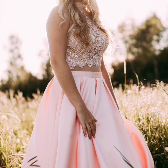 Formal/Grad/Prom Dress - Picture 2 of 3